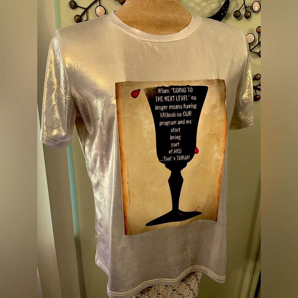 ♥️ Way Come UP Shimmering Pale GOLD Lamé Short Sleeve Stretch T-Shirt Top Blouse